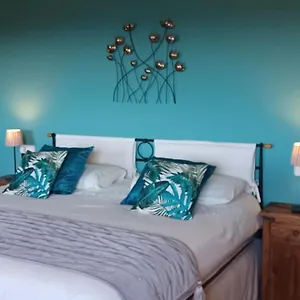 Casa Roble Bed & Breakfast